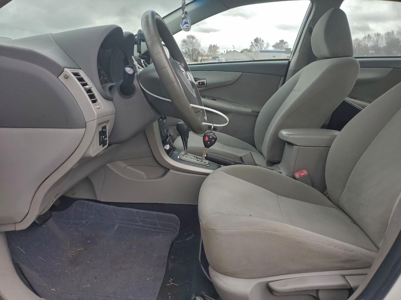 2010 Toyota Corolla Base Белый vin: 2T1BU4EE5AC350952