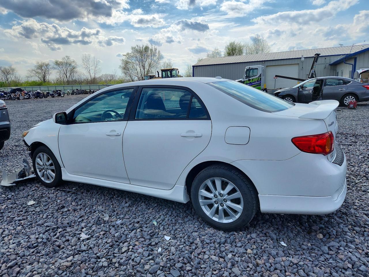 2010 Toyota Corolla S White vin: 2T1BU4EE5AC406050