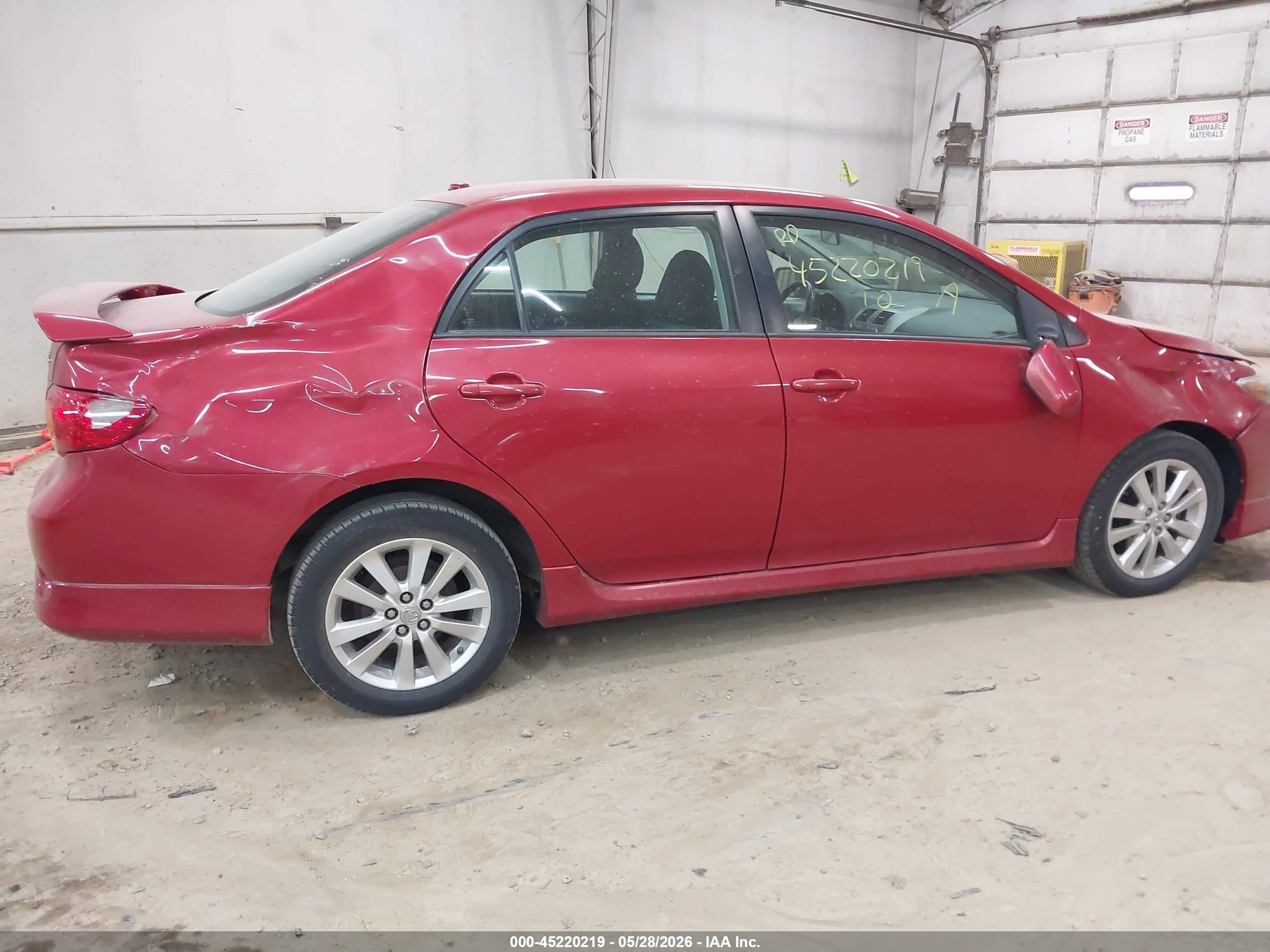 2010 Toyota Corolla S Бордовый vin: 2T1BU4EE5AC464823