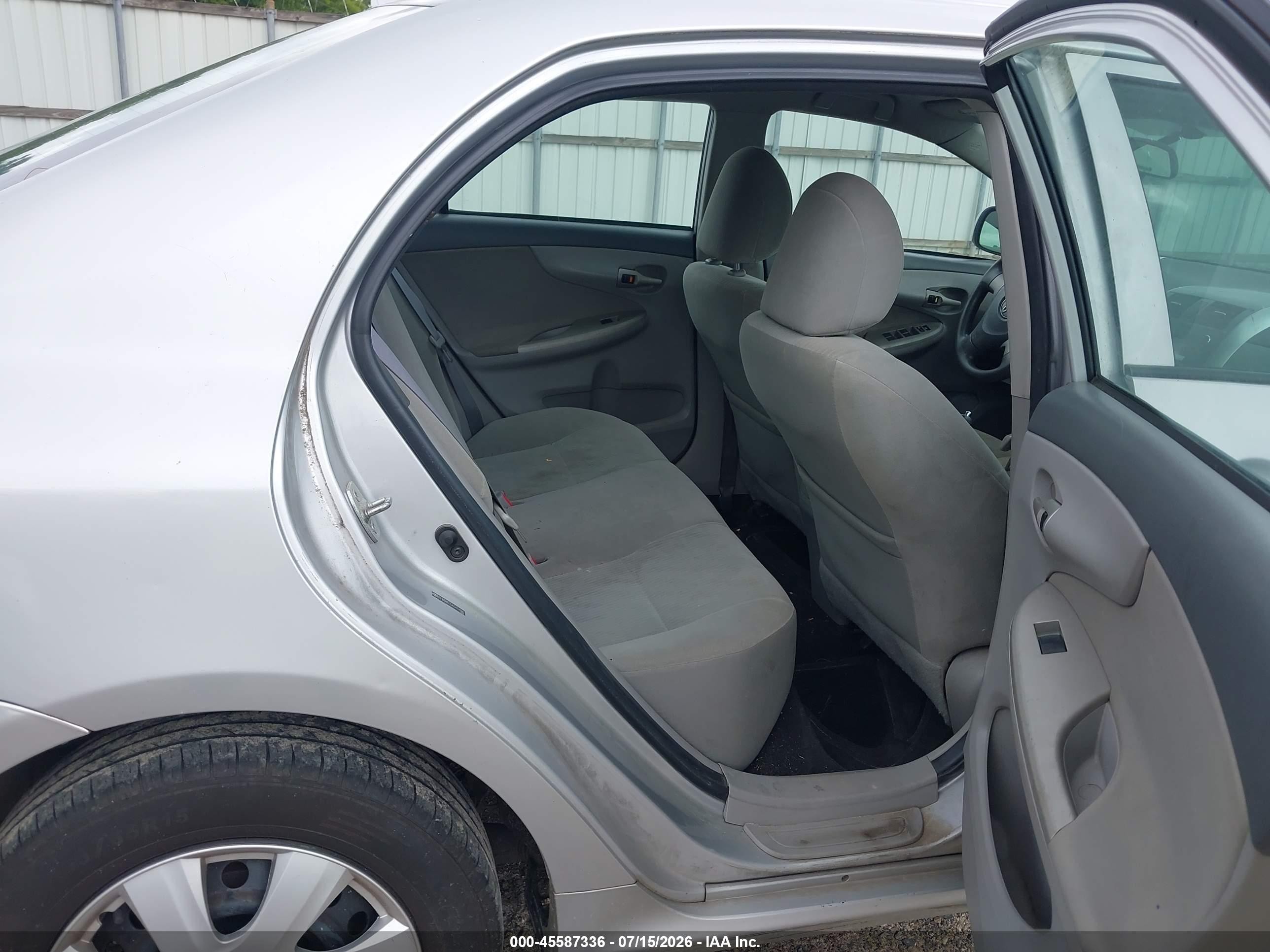 2010 Toyota Corolla Le Silver vin: 2T1BU4EE5AC474980