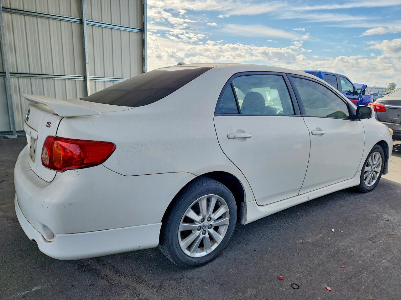 2010 Toyota Corolla S Белый vin: 2T1BU4EE5AC483291