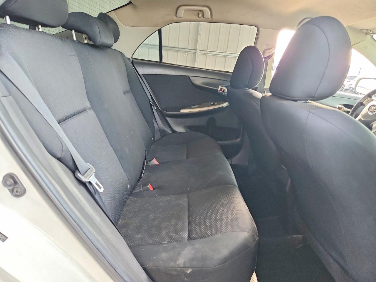 2010 Toyota Corolla S Белый vin: 2T1BU4EE5AC483291