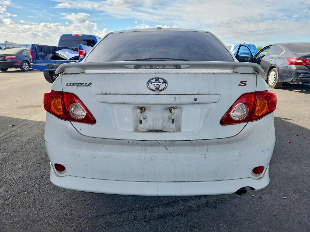 2010 Toyota Corolla S Белый vin: 2T1BU4EE5AC483291