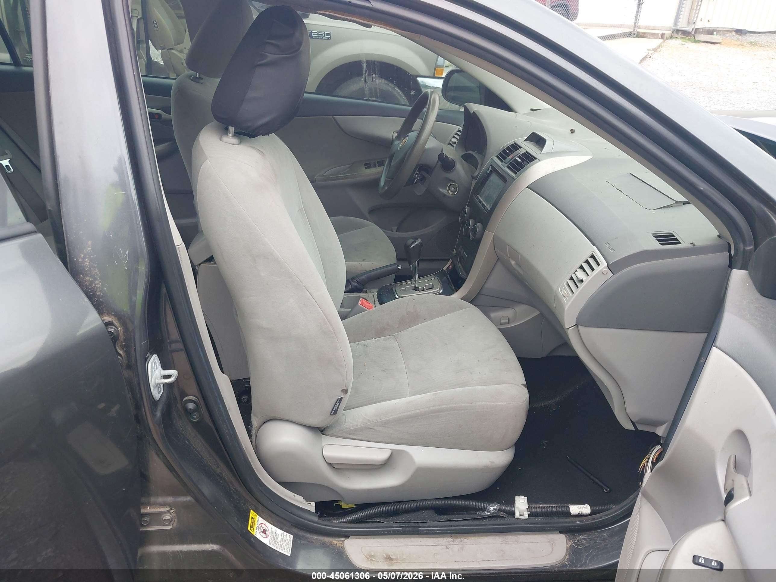2010 Toyota Corolla Le Gray vin: 2T1BU4EE5AC500865