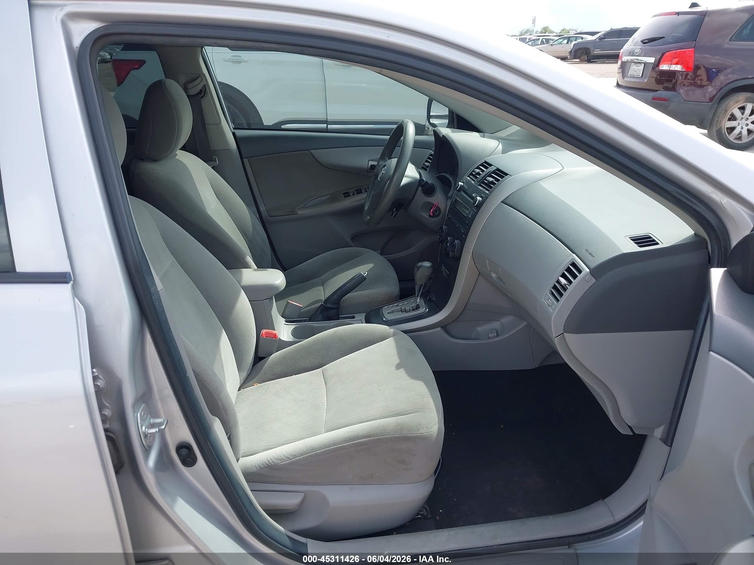2010 Toyota Corolla Le Silver vin: 2T1BU4EE5AC505158