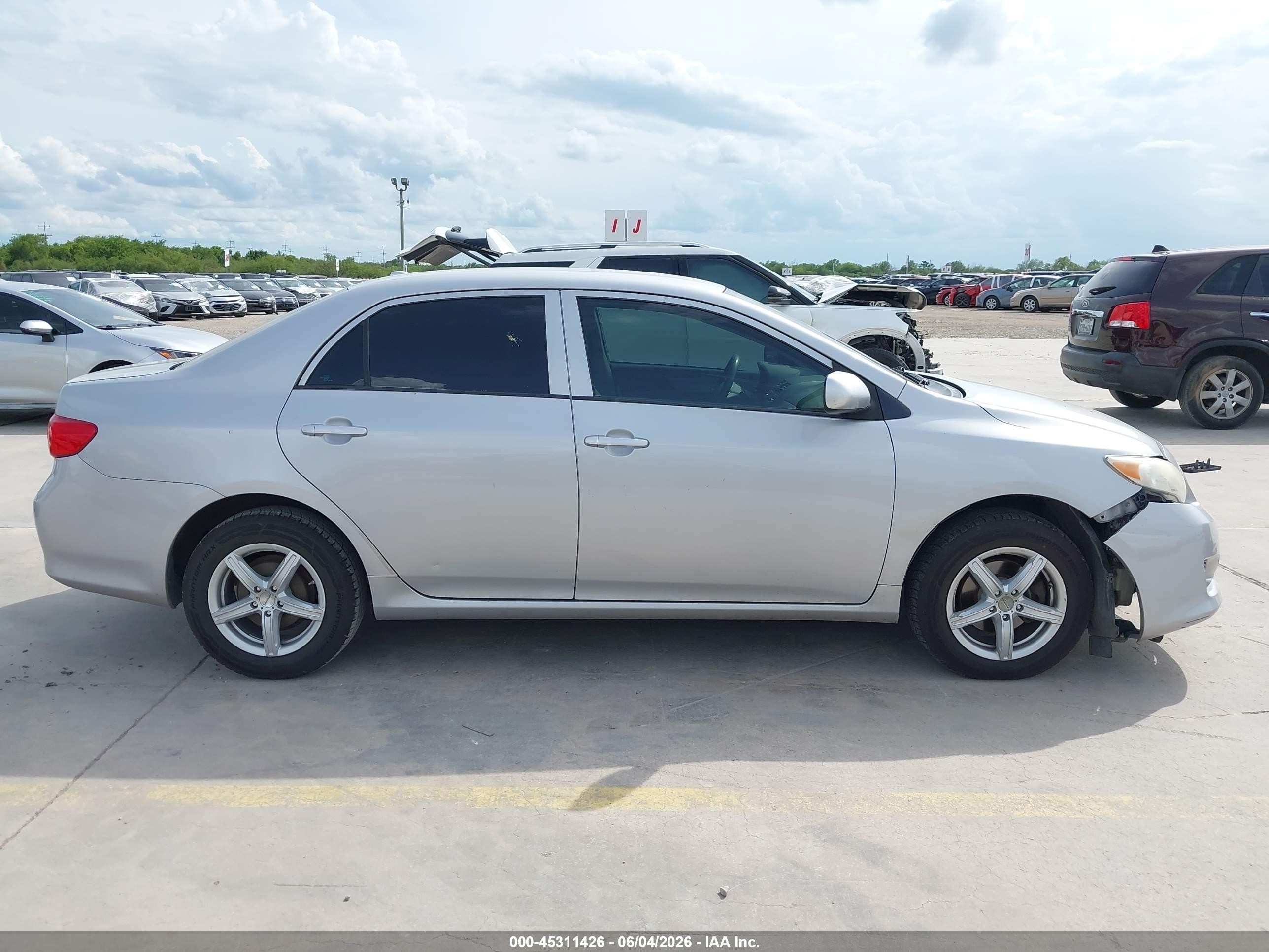 2010 Toyota Corolla Le Silver vin: 2T1BU4EE5AC505158