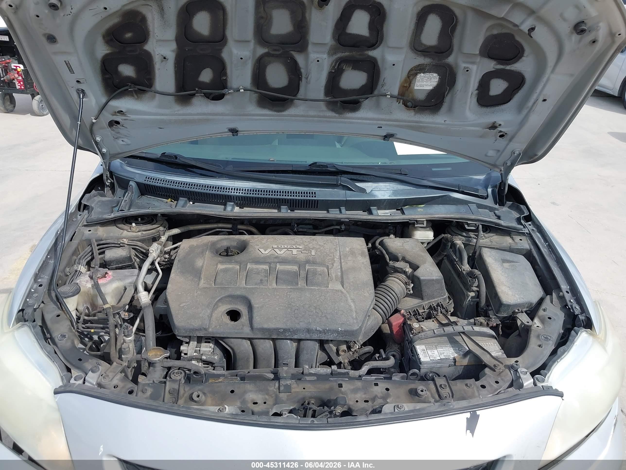 2010 Toyota Corolla Le Silver vin: 2T1BU4EE5AC505158