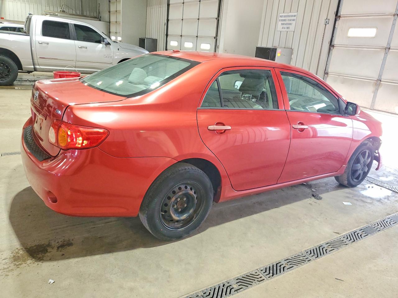 2010 Toyota Corolla Le Red vin: 2T1BU4EE5AC514099