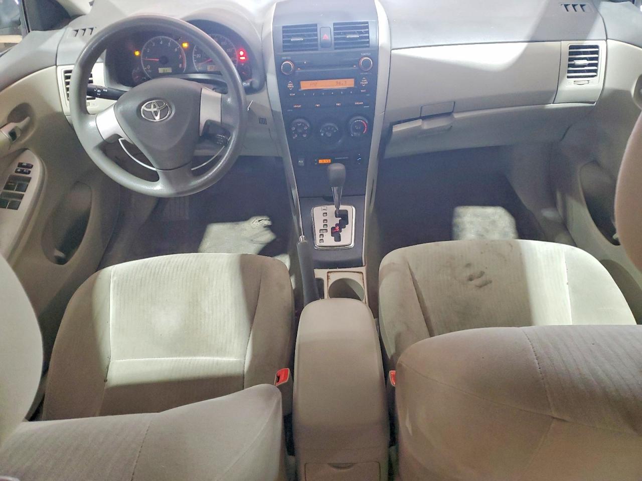 2010 Toyota Corolla Le Red vin: 2T1BU4EE5AC514099