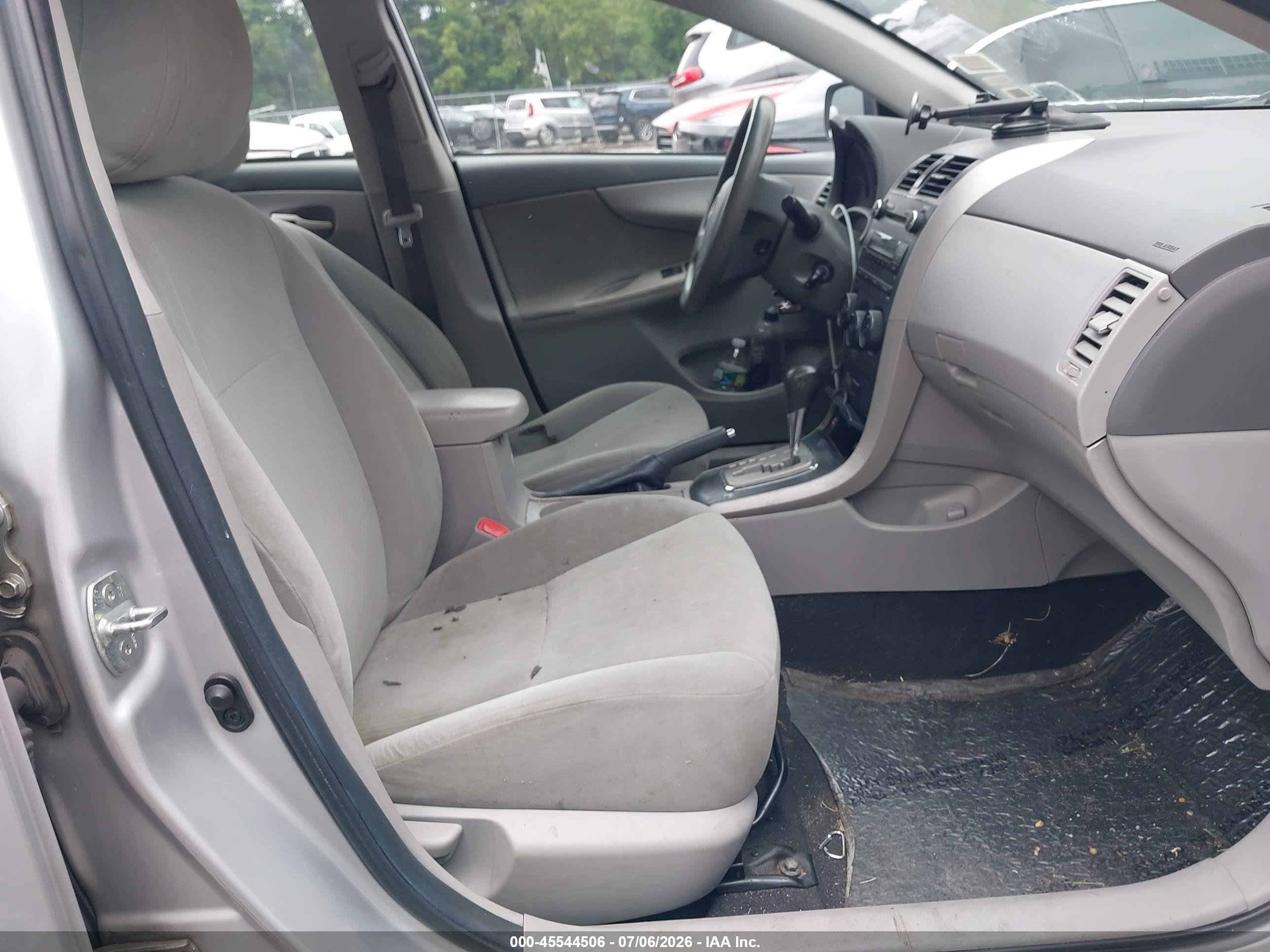 2010 Toyota Corolla Le Silver vin: 2T1BU4EE5AC520193