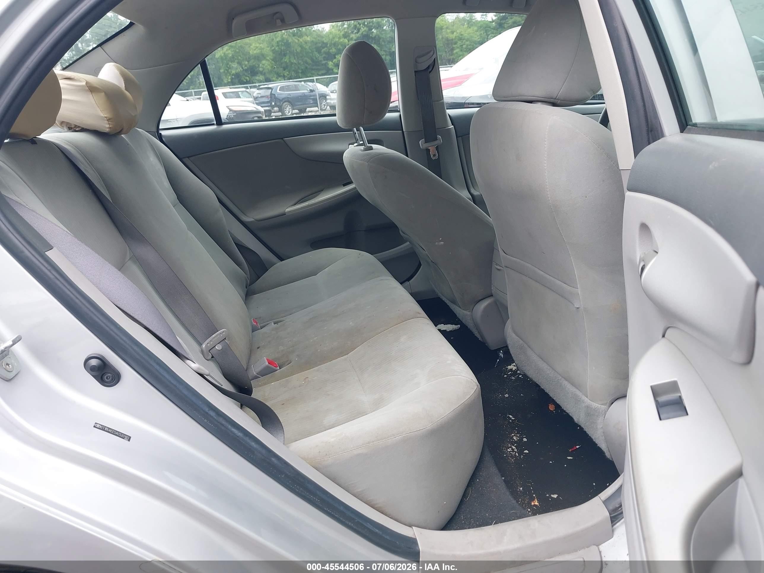 2010 Toyota Corolla Le Silver vin: 2T1BU4EE5AC520193