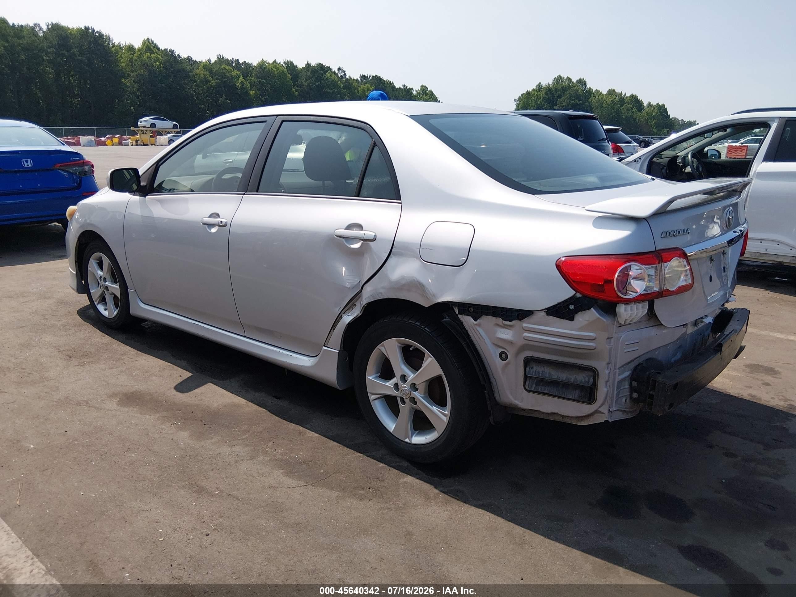 2011 Toyota Corolla S Серебряный vin: 2T1BU4EE5BC540400