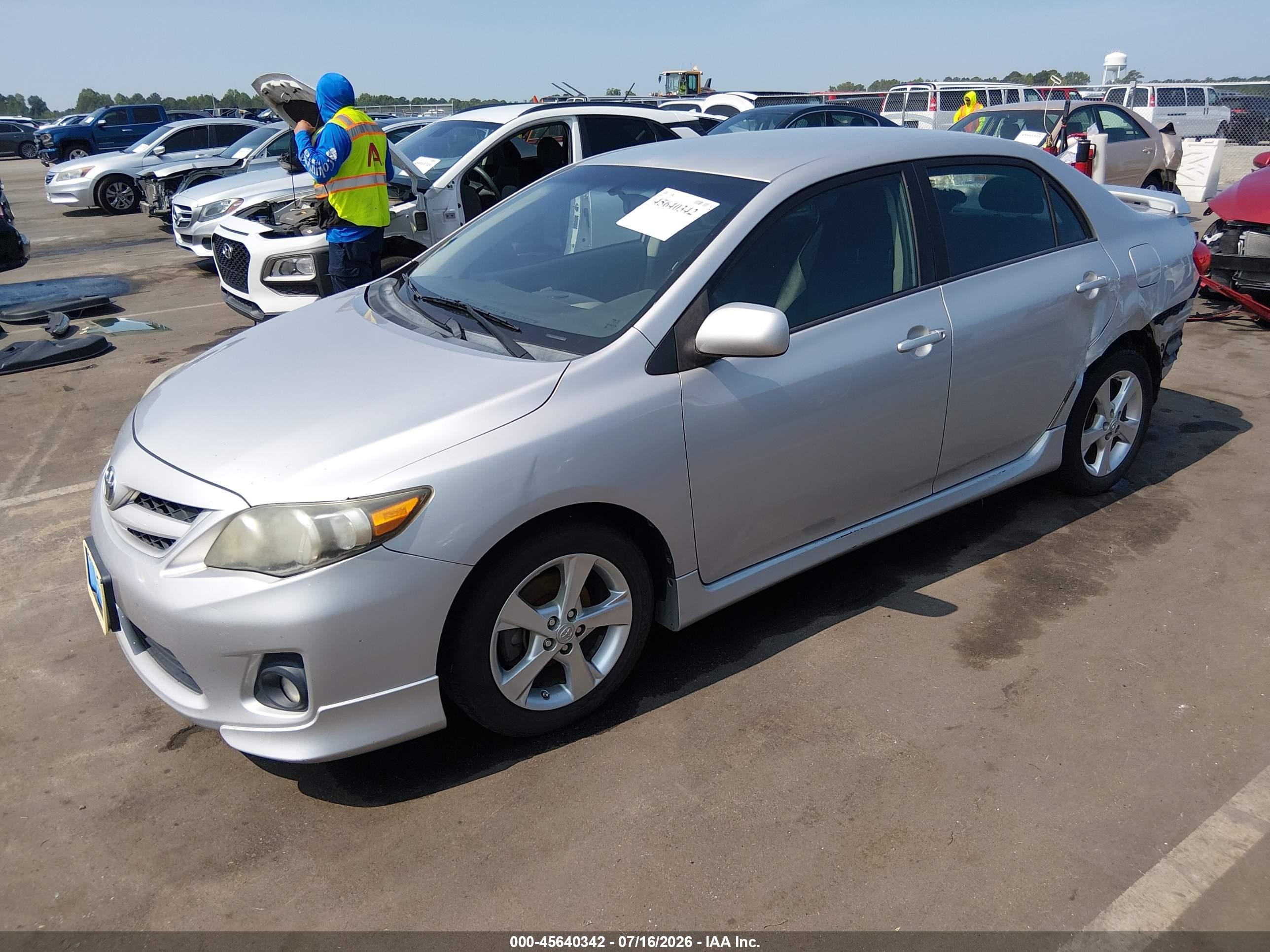 2011 Toyota Corolla S Серебряный vin: 2T1BU4EE5BC540400