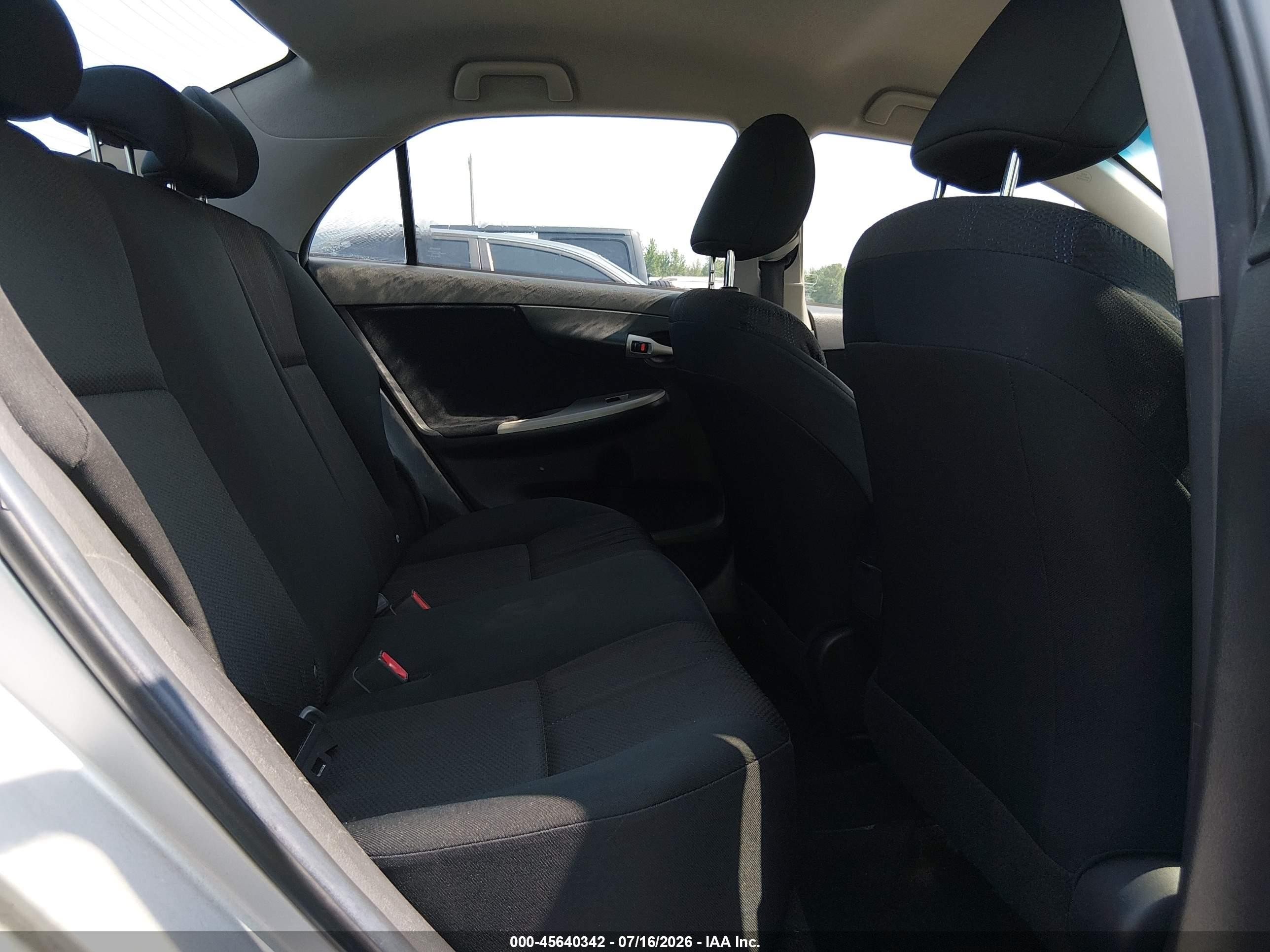 2011 Toyota Corolla S Серебряный vin: 2T1BU4EE5BC540400