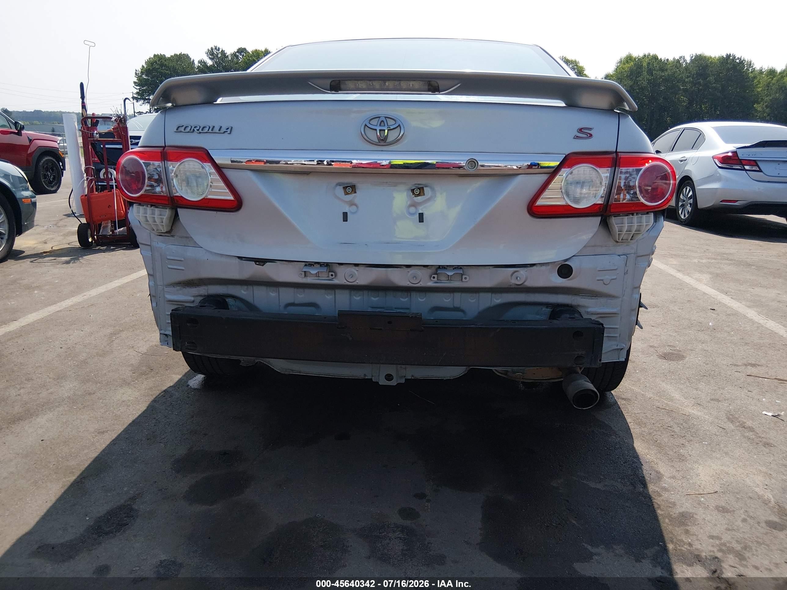 2011 Toyota Corolla S Серебряный vin: 2T1BU4EE5BC540400