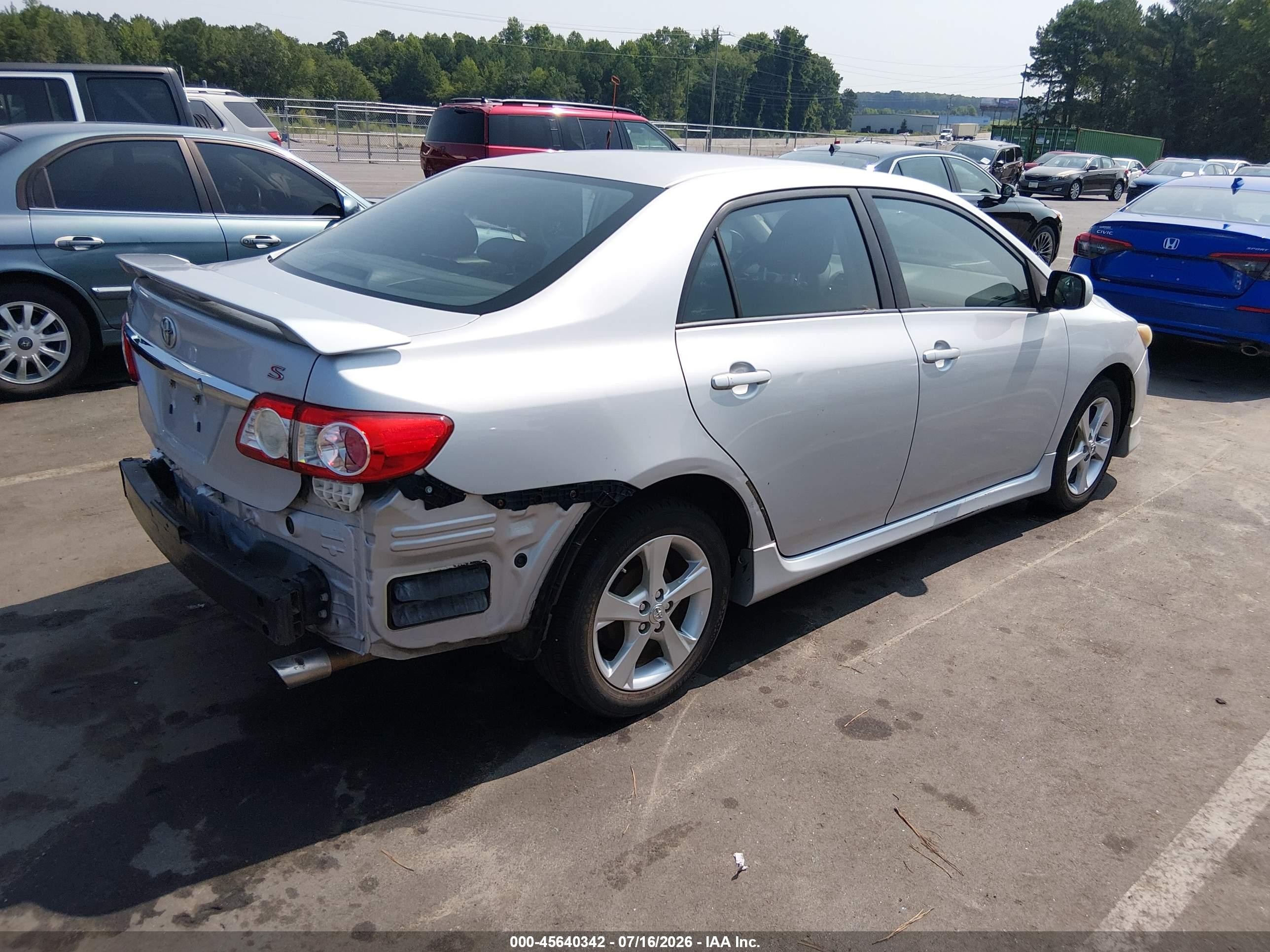 2011 Toyota Corolla S Серебряный vin: 2T1BU4EE5BC540400
