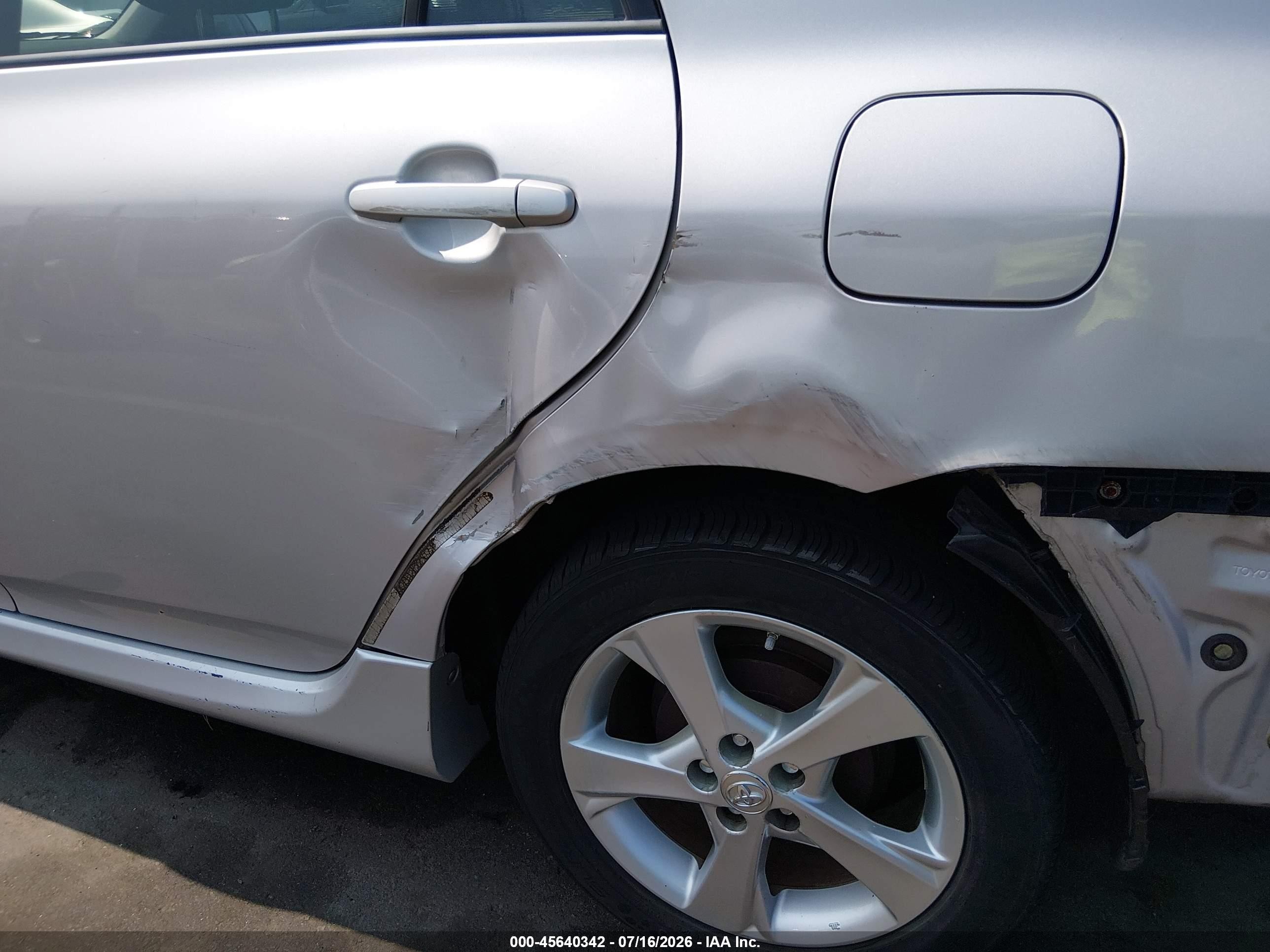 2011 Toyota Corolla S Серебряный vin: 2T1BU4EE5BC540400