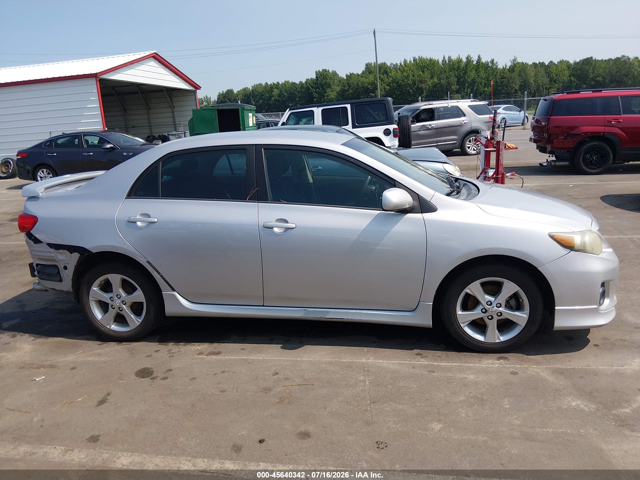 2011 Toyota Corolla S Серебряный vin: 2T1BU4EE5BC540400