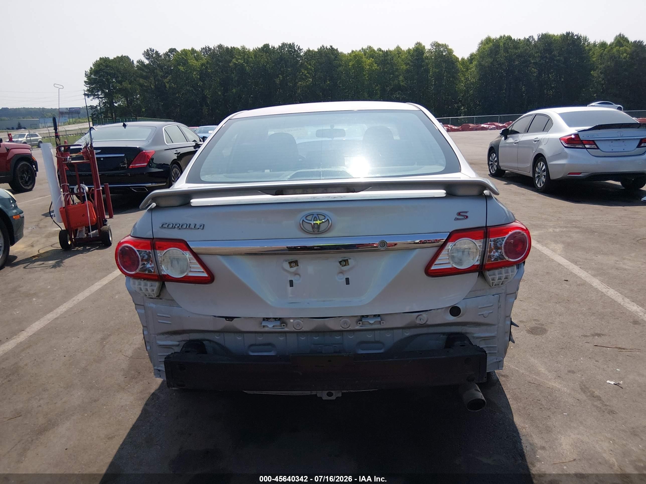 2011 Toyota Corolla S Серебряный vin: 2T1BU4EE5BC540400