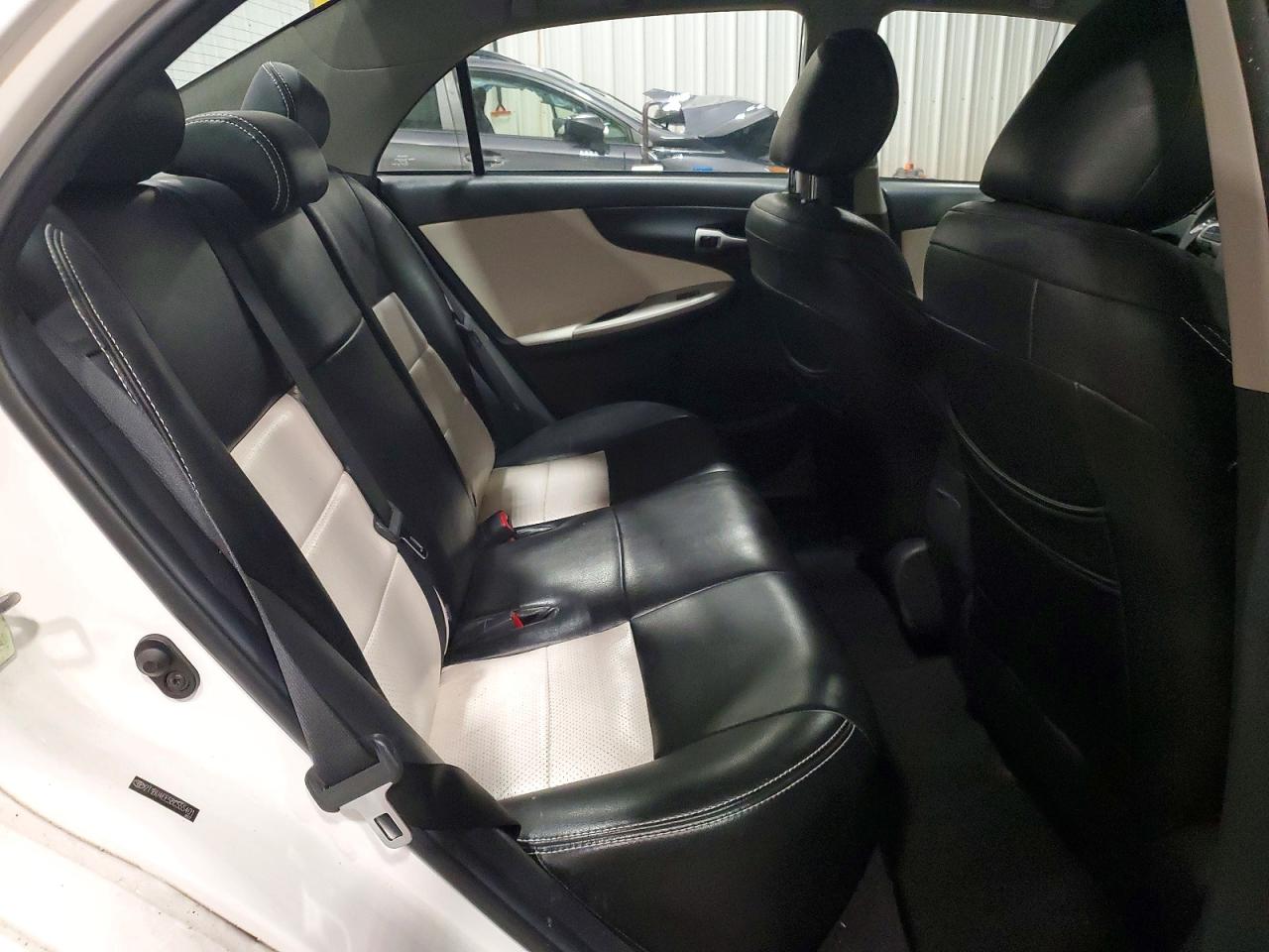 2011 Toyota Corolla S White vin: 2T1BU4EE5BC555401
