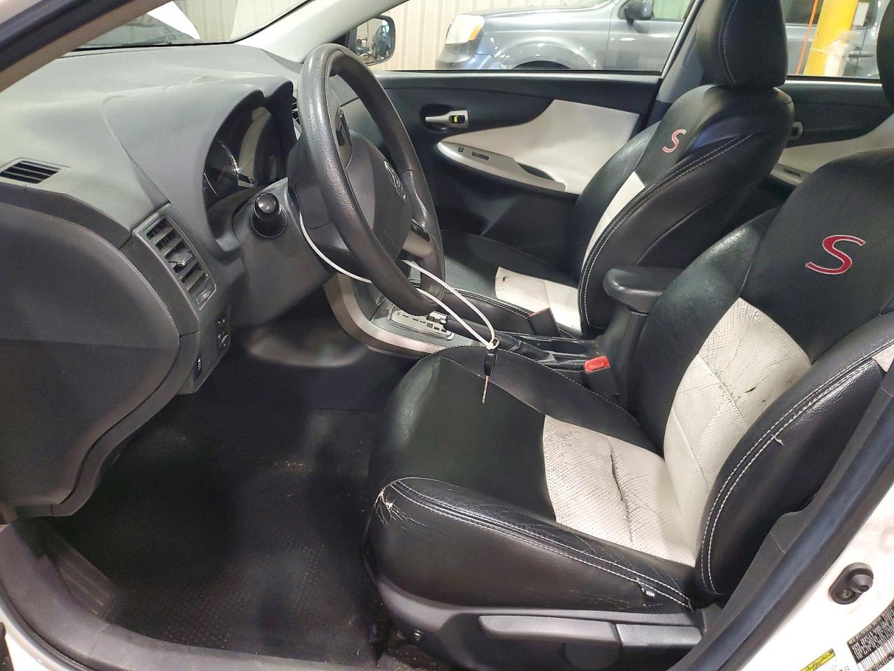 2011 Toyota Corolla S White vin: 2T1BU4EE5BC555401