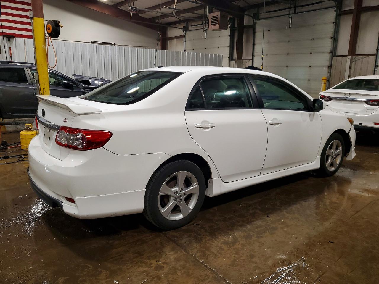 2011 Toyota Corolla S White vin: 2T1BU4EE5BC555401