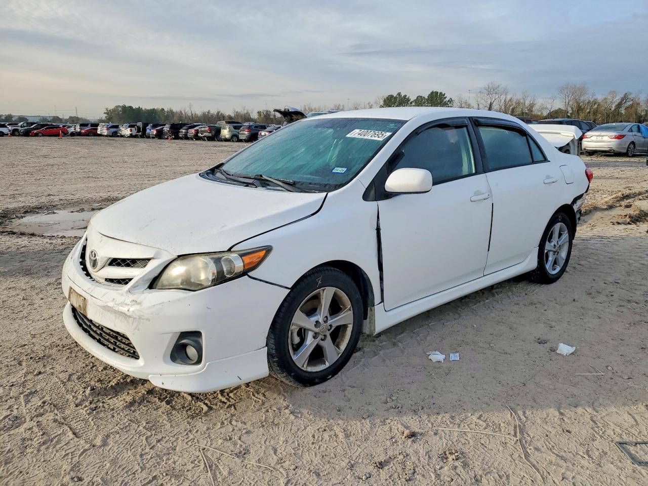 2011 Toyota Corolla Base White vin: 2T1BU4EE5BC581156