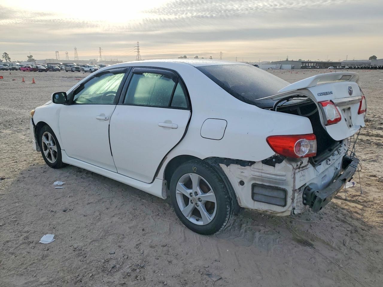2011 Toyota Corolla Base White vin: 2T1BU4EE5BC581156