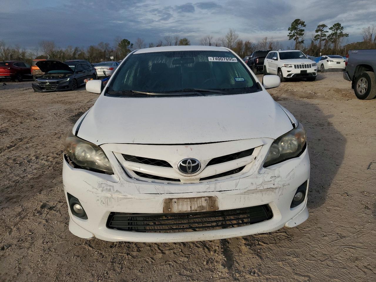 2011 Toyota Corolla Base White vin: 2T1BU4EE5BC581156