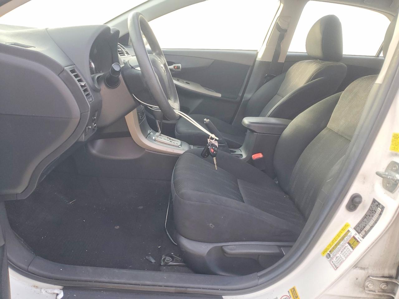 2011 Toyota Corolla Base White vin: 2T1BU4EE5BC581156