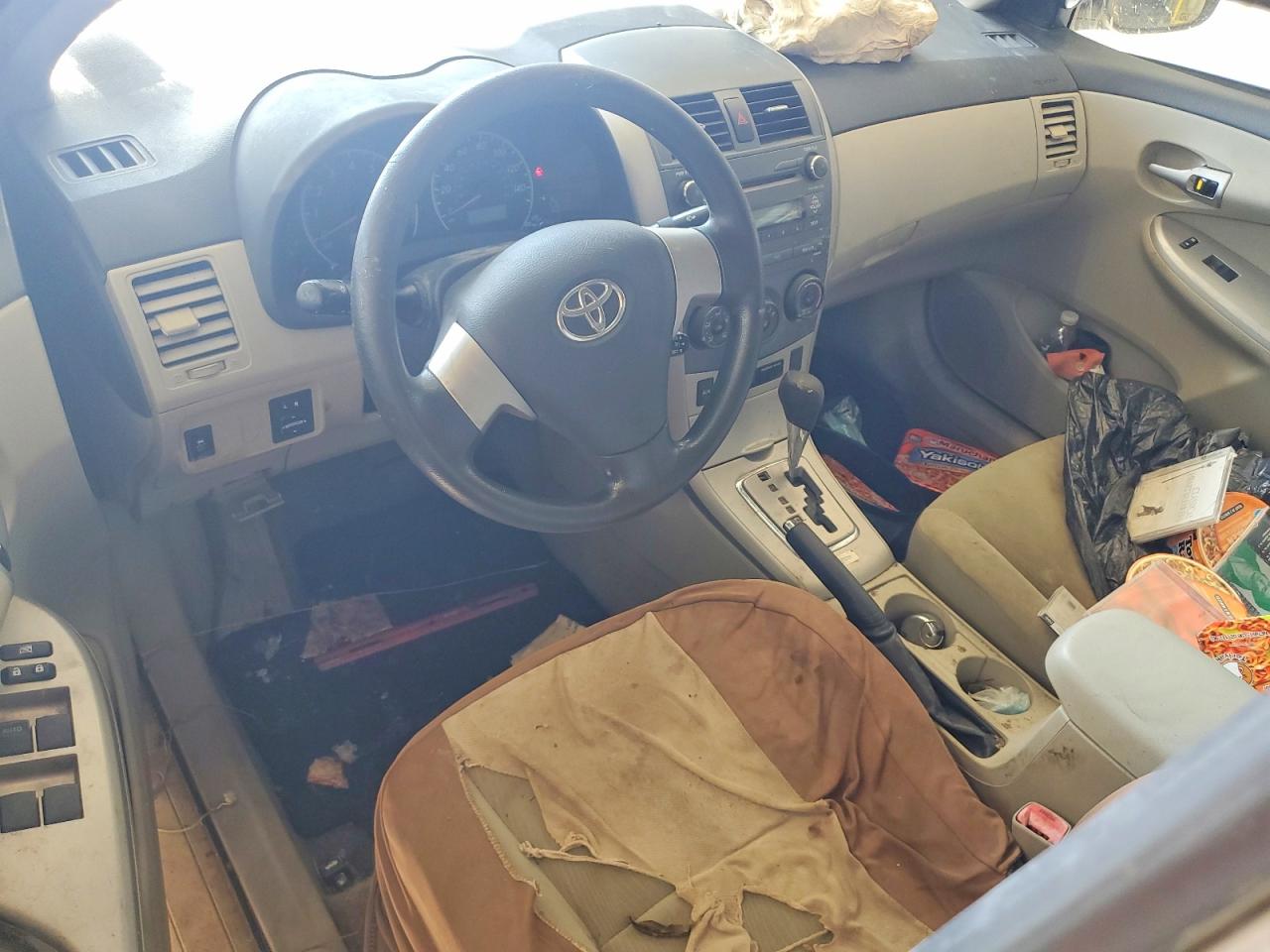 2011 Toyota Corolla Le Beige vin: 2T1BU4EE5BC604130