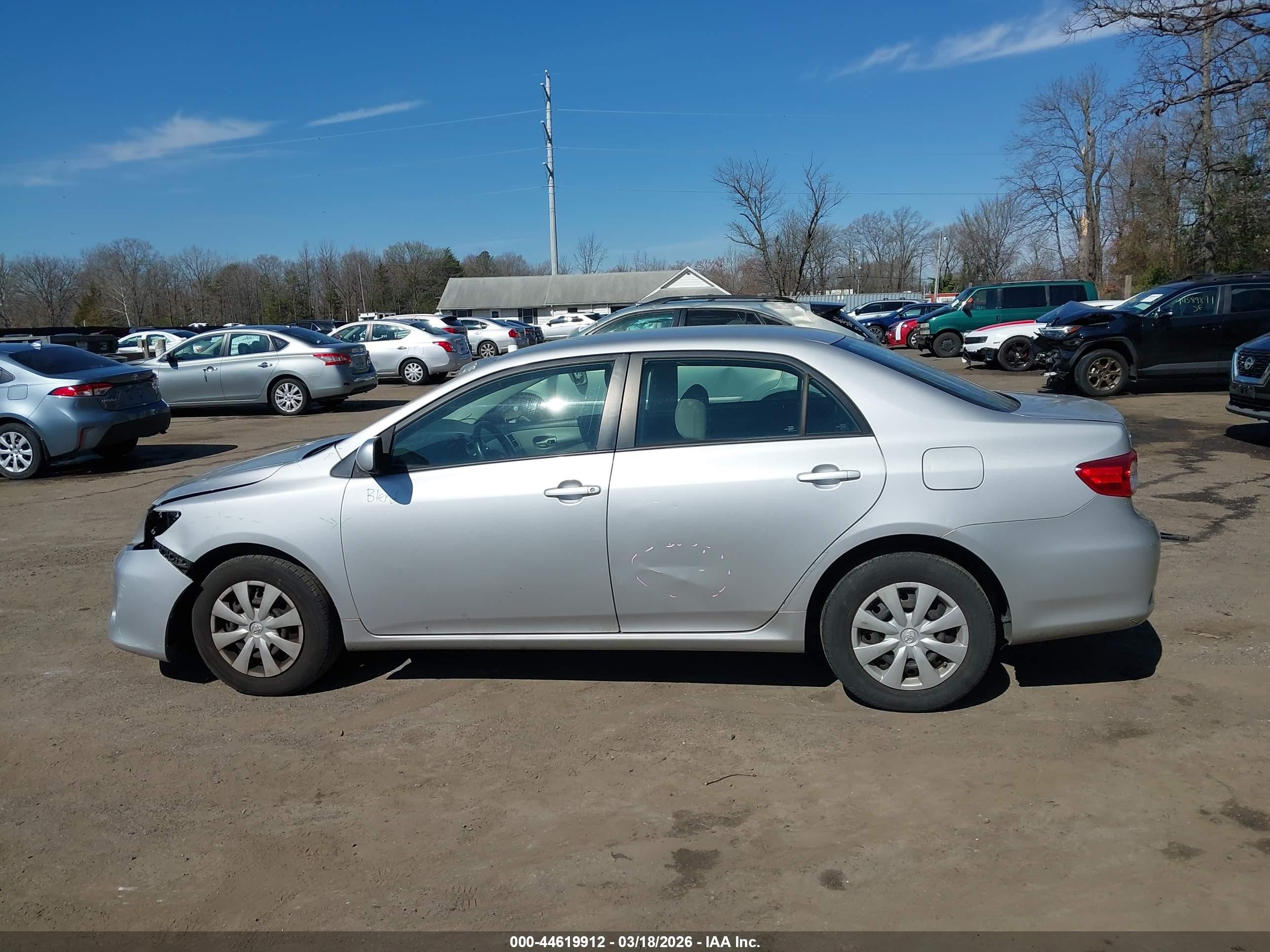 2011 Toyota Corolla Le Silver vin: 2T1BU4EE5BC626001