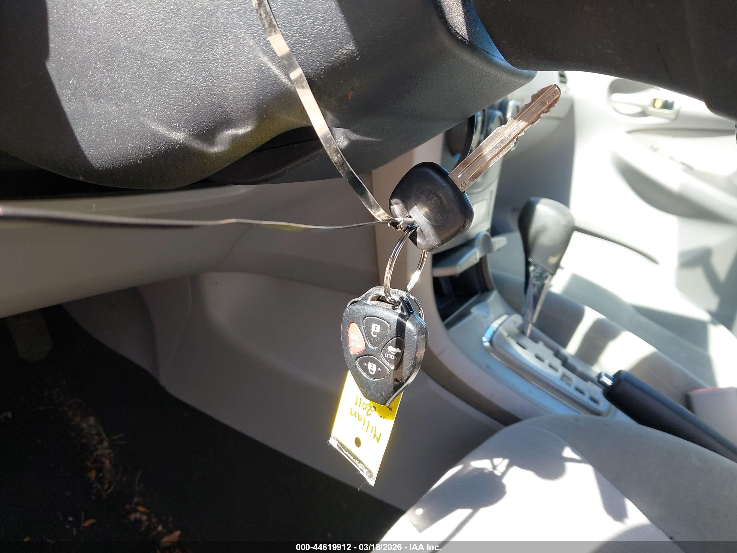 2011 Toyota Corolla Le Silver vin: 2T1BU4EE5BC626001