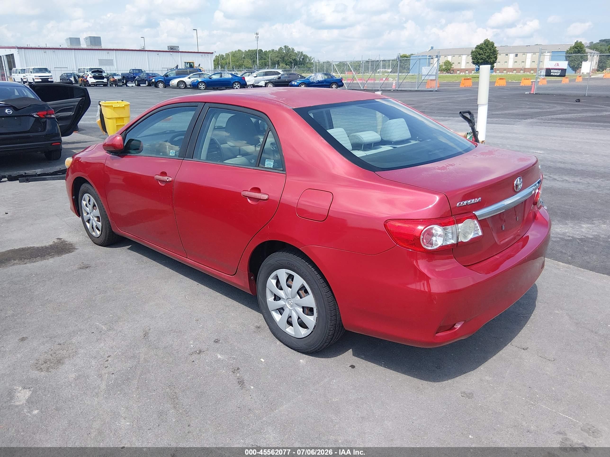 2011 Toyota Corolla Le Red vin: 2T1BU4EE5BC634308