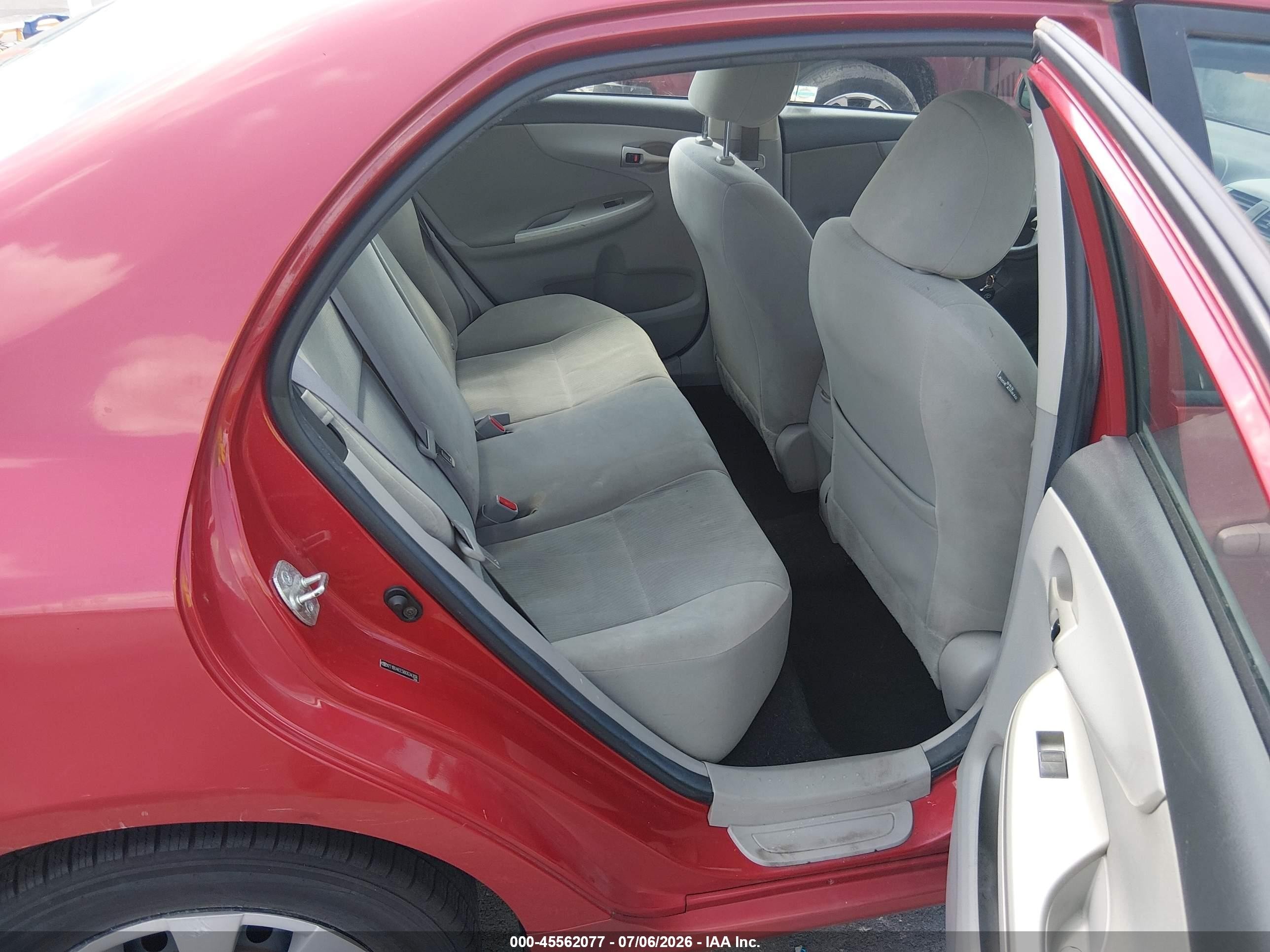 2011 Toyota Corolla Le Red vin: 2T1BU4EE5BC634308