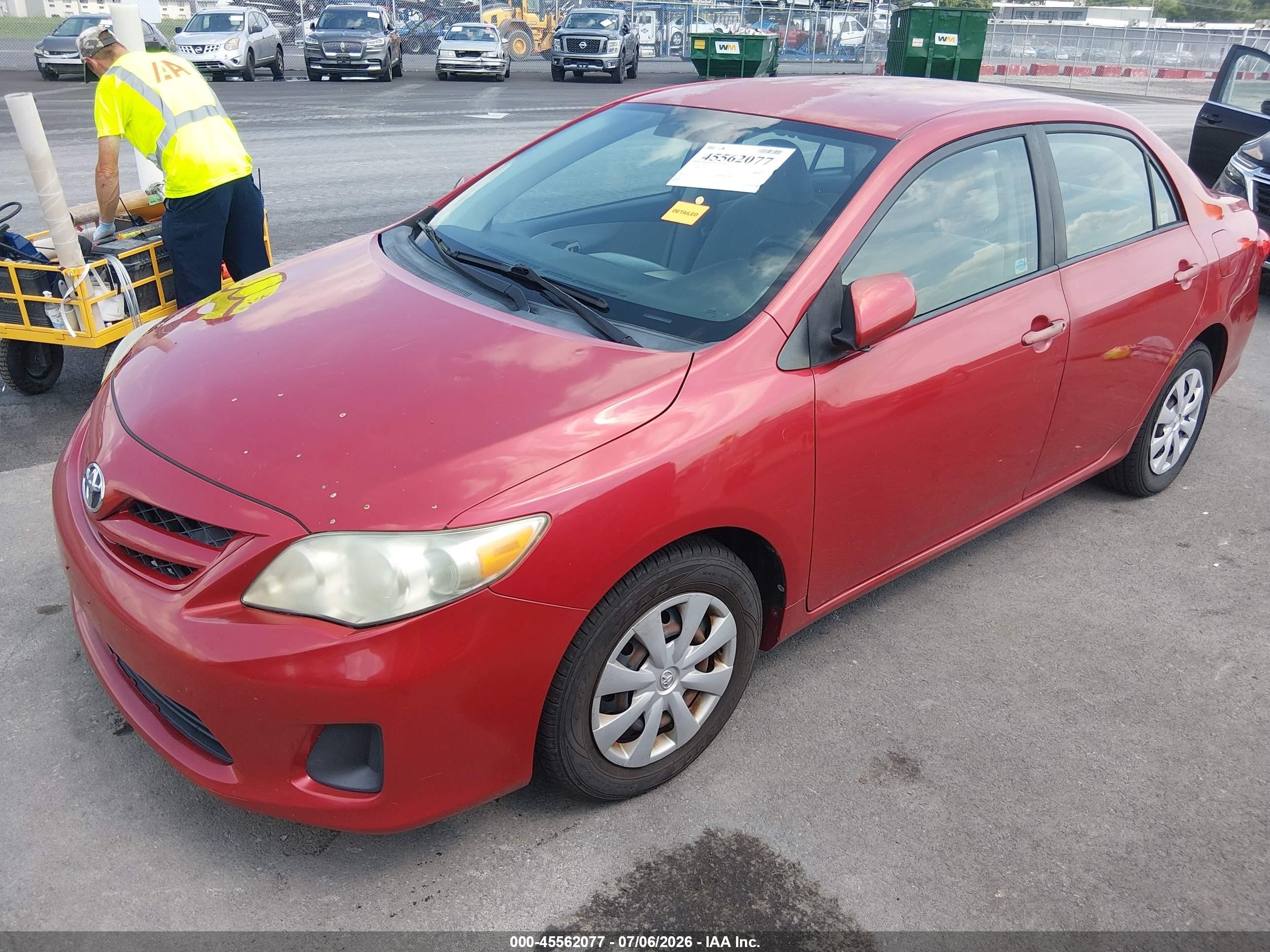 2011 Toyota Corolla Le Red vin: 2T1BU4EE5BC634308