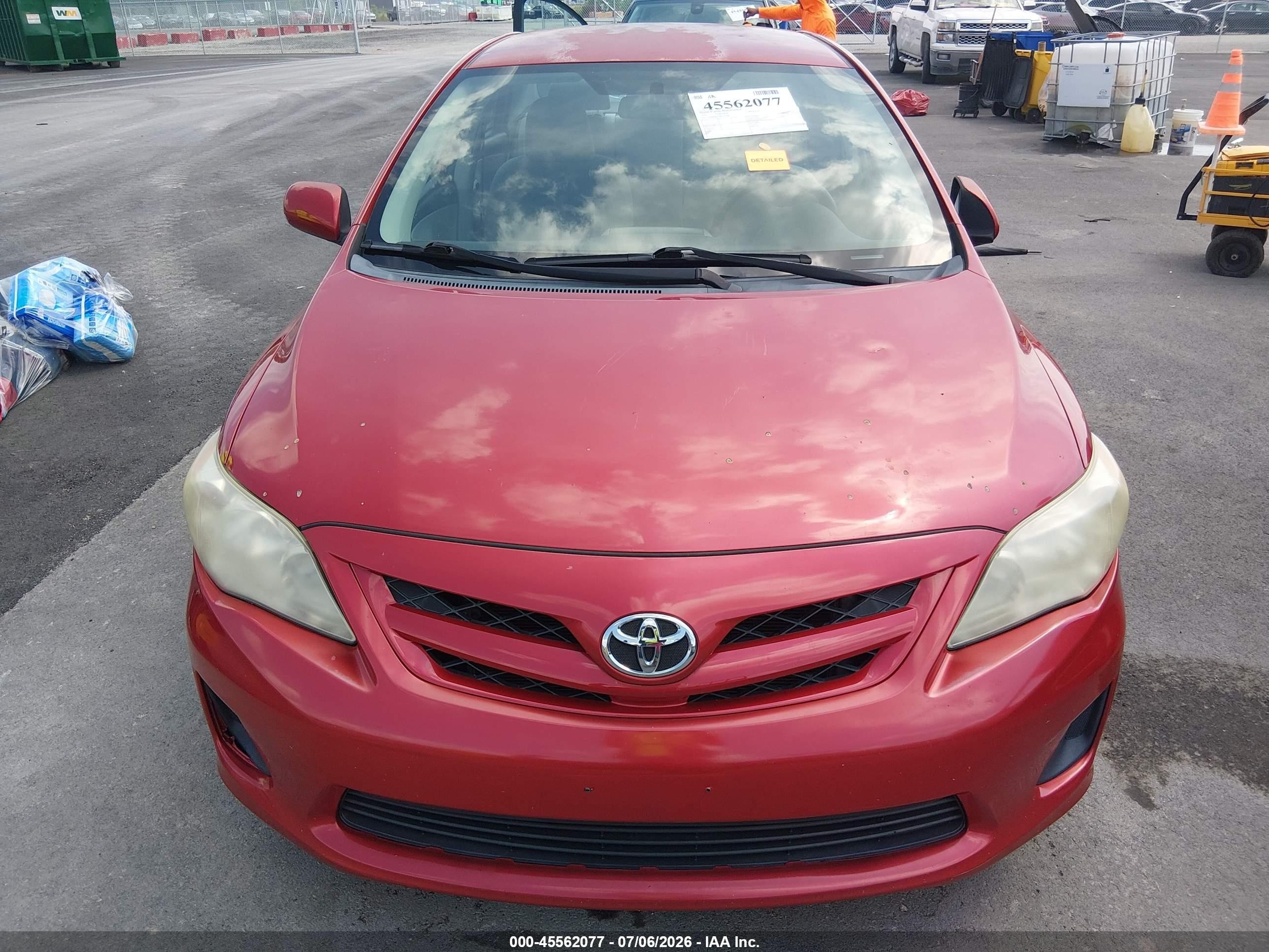 2011 Toyota Corolla Le Red vin: 2T1BU4EE5BC634308