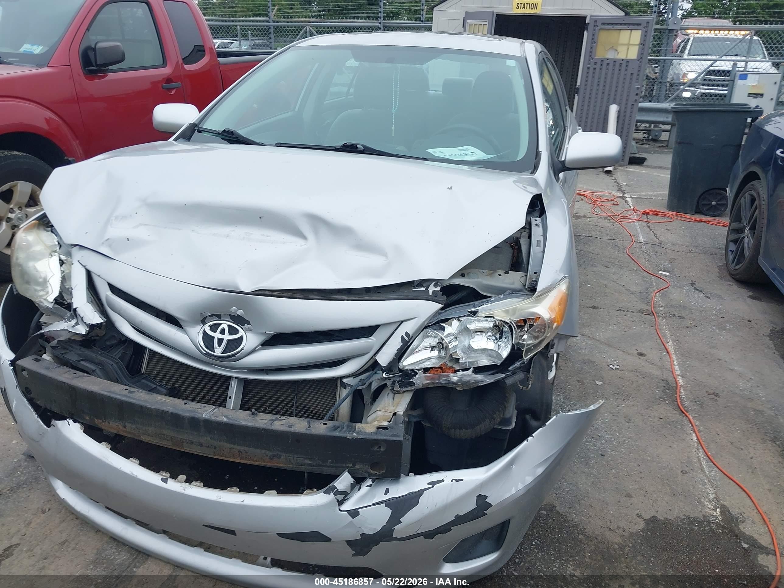 2011 Toyota Corolla Le Silver vin: 2T1BU4EE5BC648709