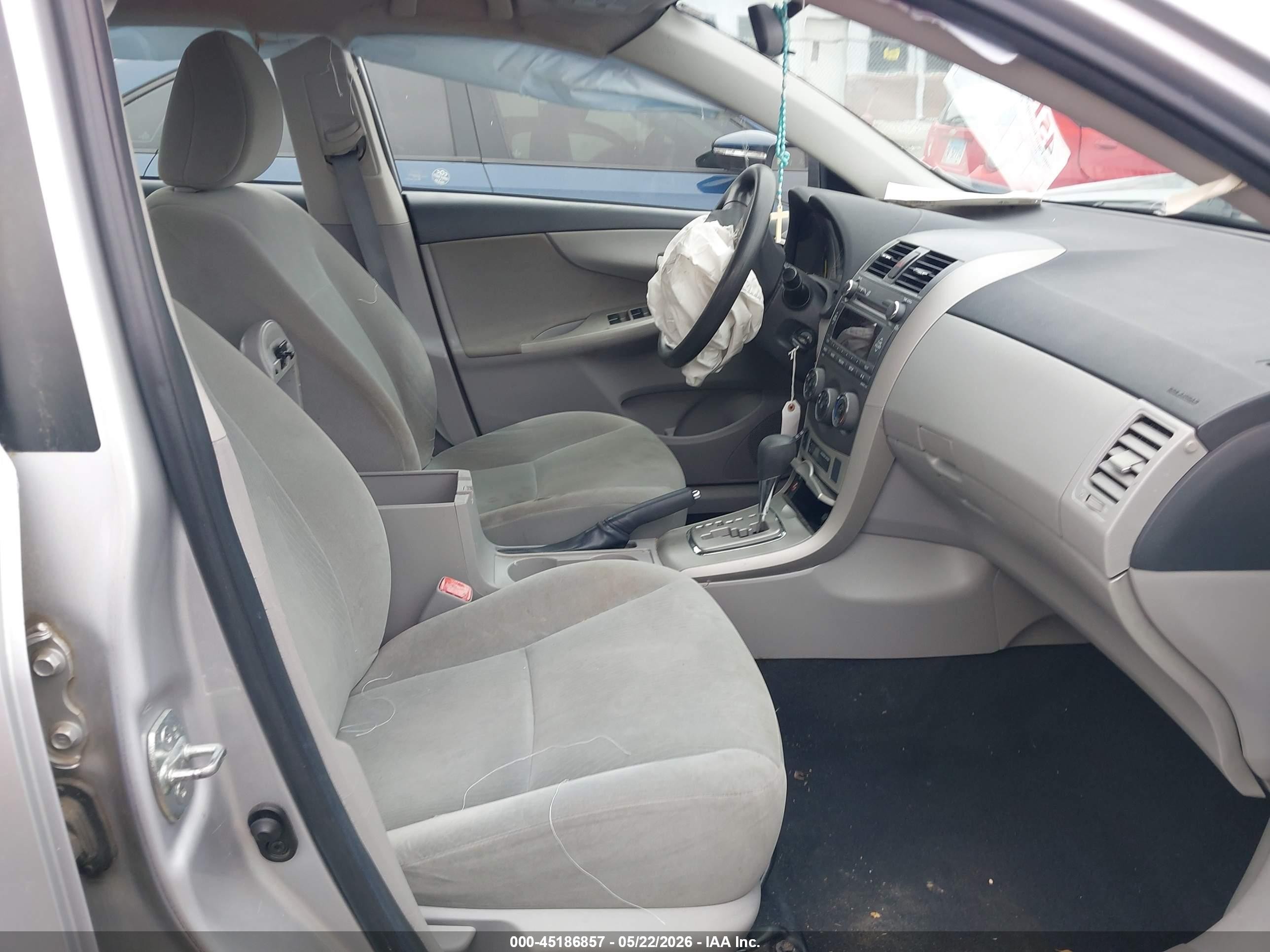 2011 Toyota Corolla Le Silver vin: 2T1BU4EE5BC648709