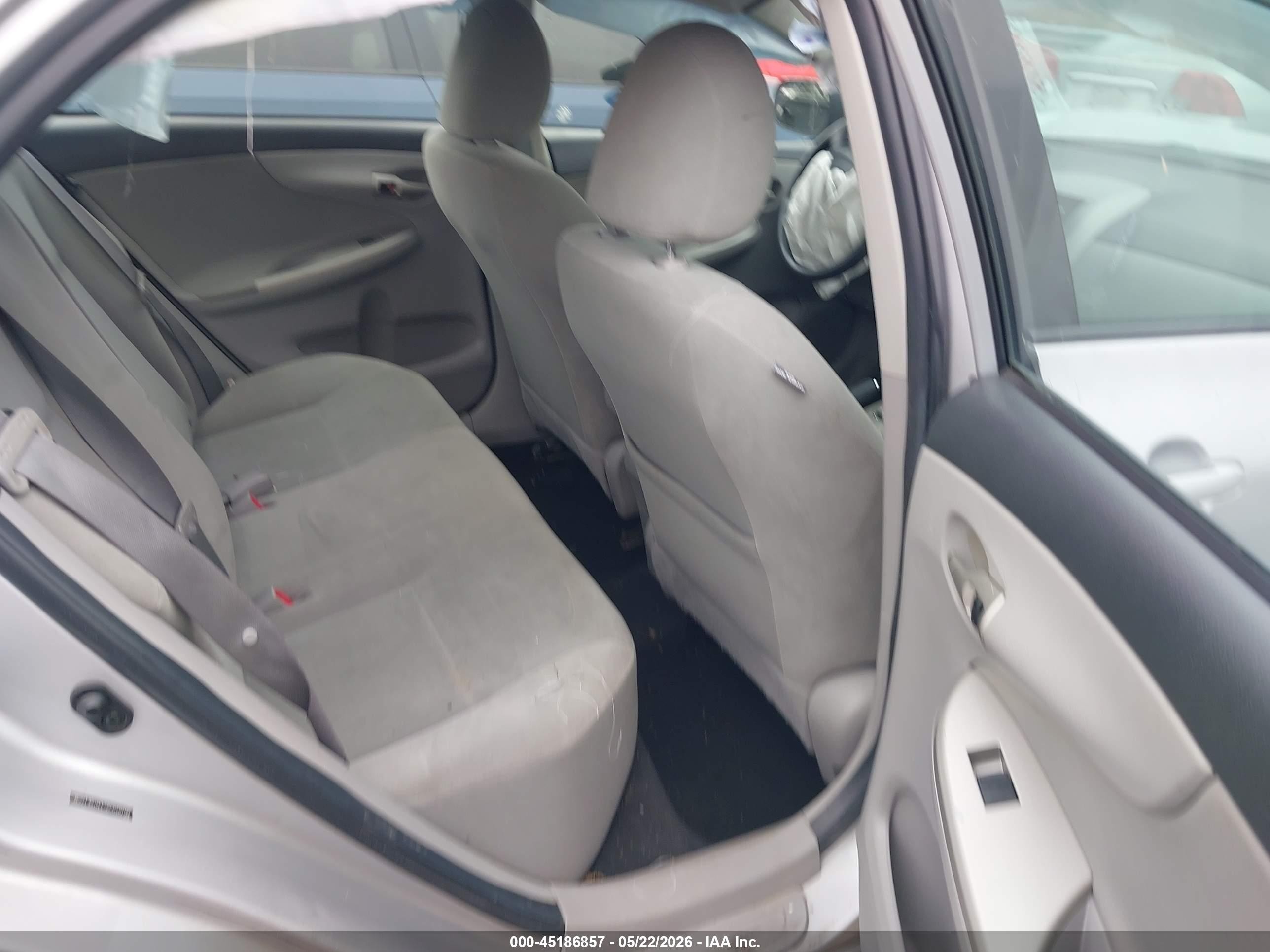 2011 Toyota Corolla Le Silver vin: 2T1BU4EE5BC648709