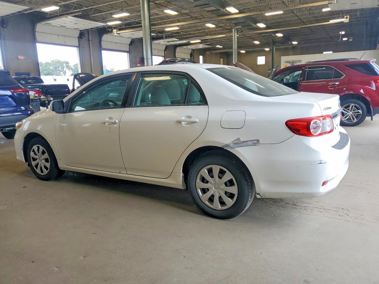 2011 Toyota Corolla Le White vin: 2T1BU4EE5BC653196