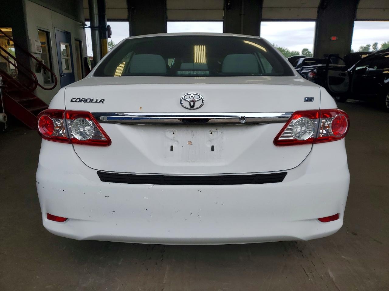 2011 Toyota Corolla Le White vin: 2T1BU4EE5BC653196