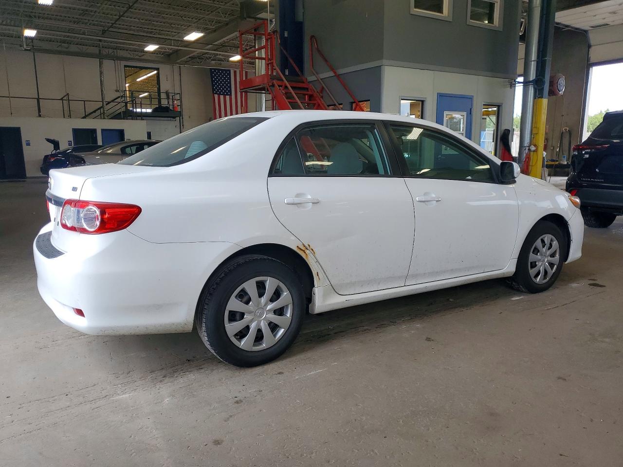2011 Toyota Corolla Le White vin: 2T1BU4EE5BC653196