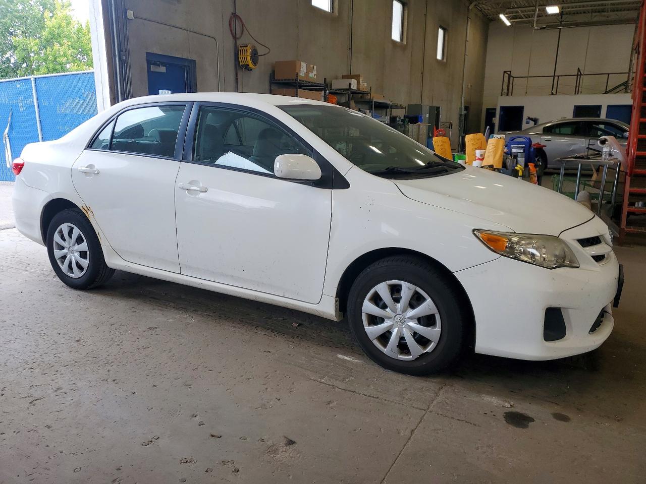 2011 Toyota Corolla Le White vin: 2T1BU4EE5BC653196