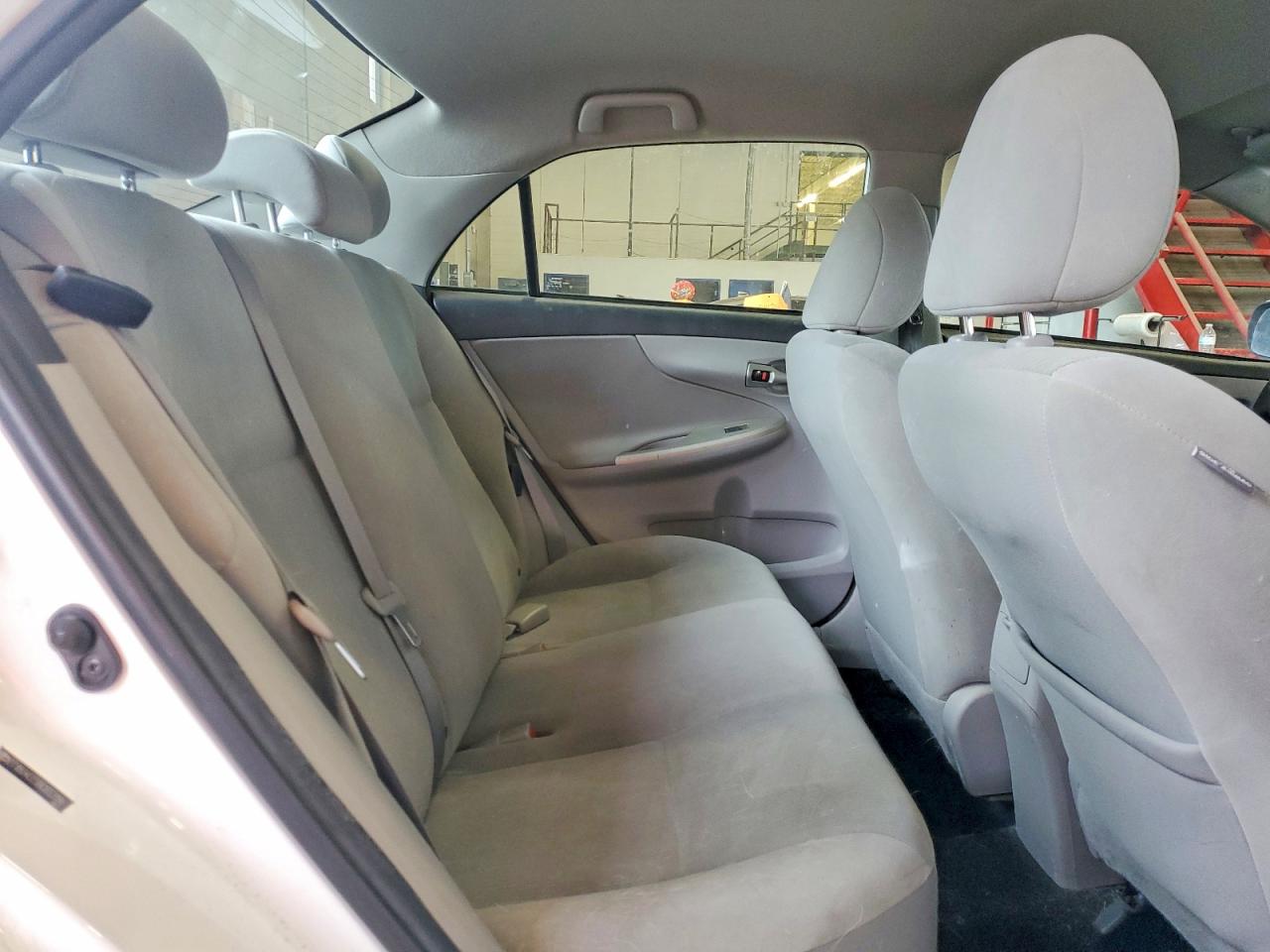 2011 Toyota Corolla Le White vin: 2T1BU4EE5BC653196