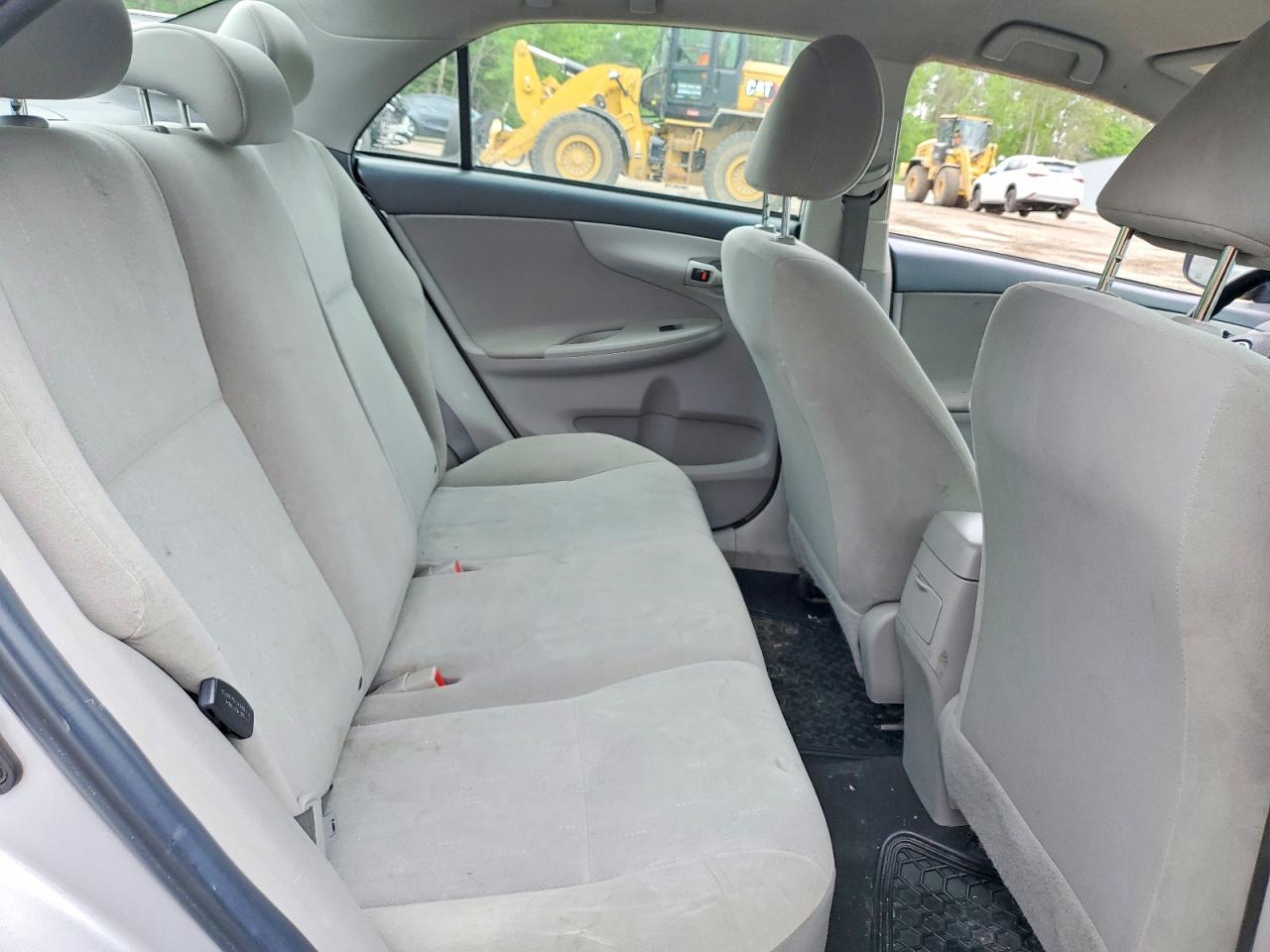 2011 Toyota Corolla Base Silver vin: 2T1BU4EE5BC669172