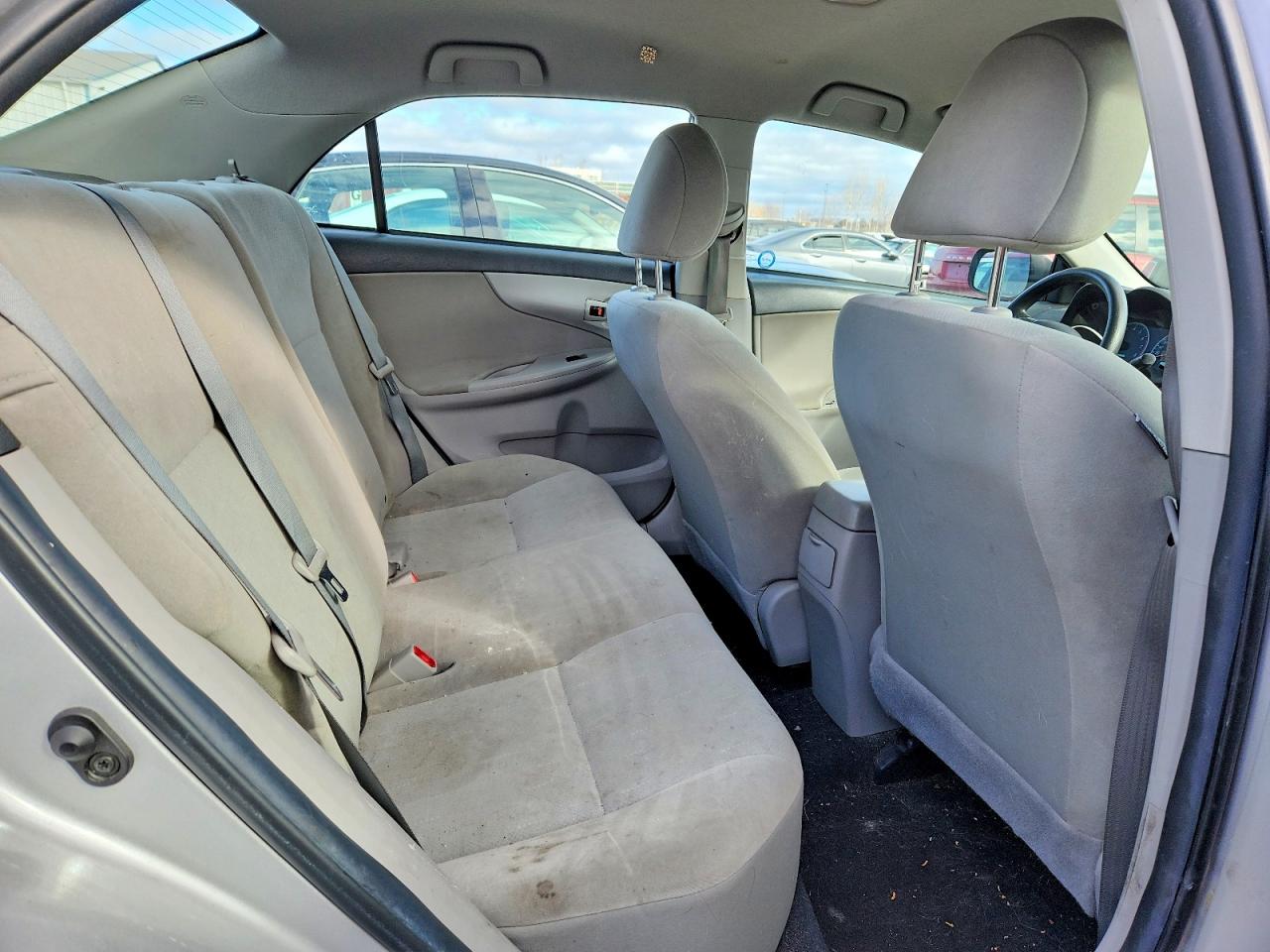 2011 Toyota Corolla Base Silver vin: 2T1BU4EE5BC670340