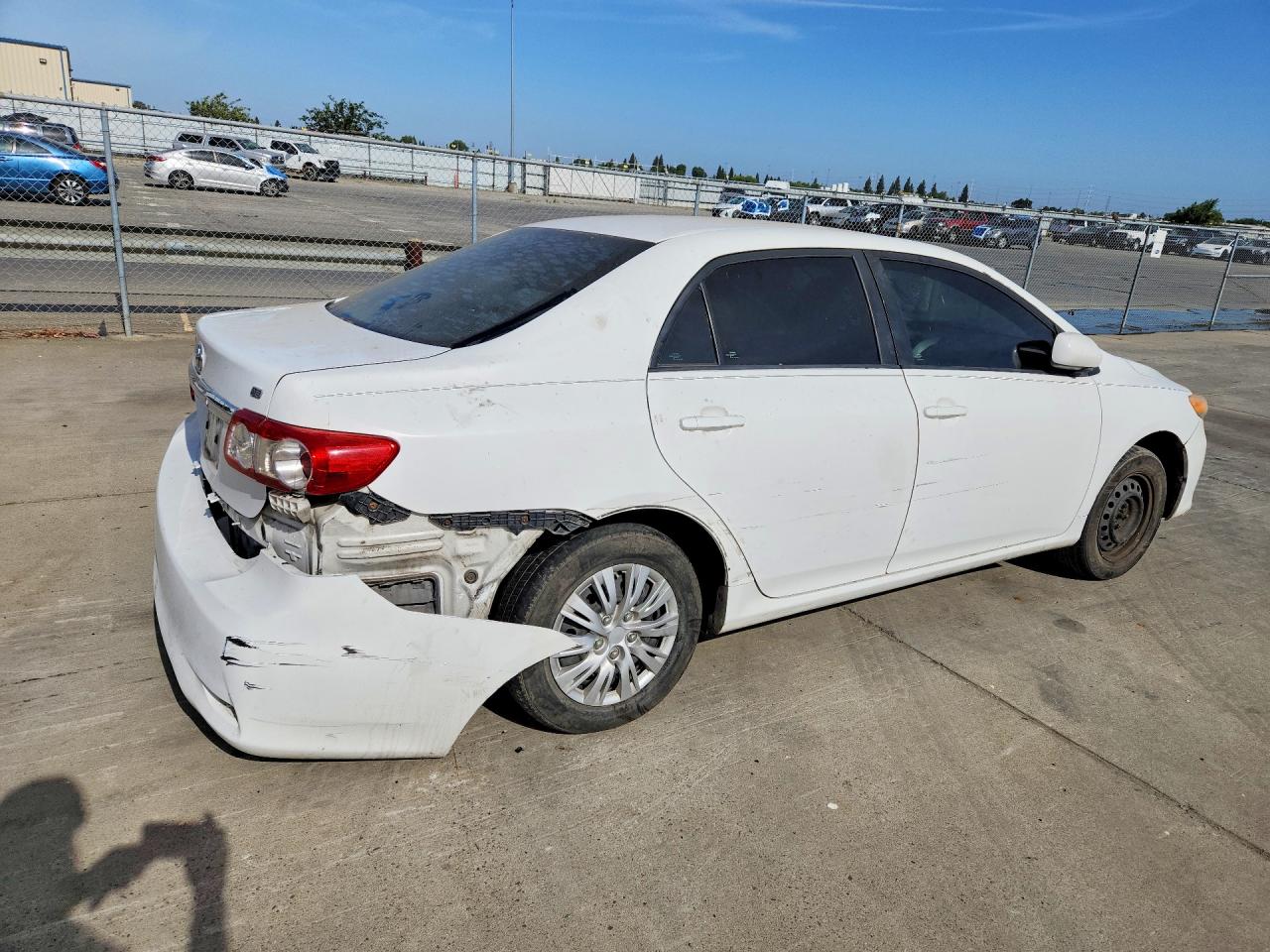2011 Toyota Corolla Le White vin: 2T1BU4EE5BC673559