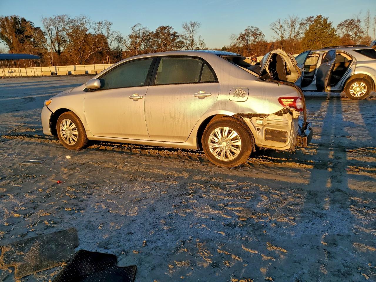 2011 Toyota Corolla Silver vin: 2T1BU4EE5BC684822