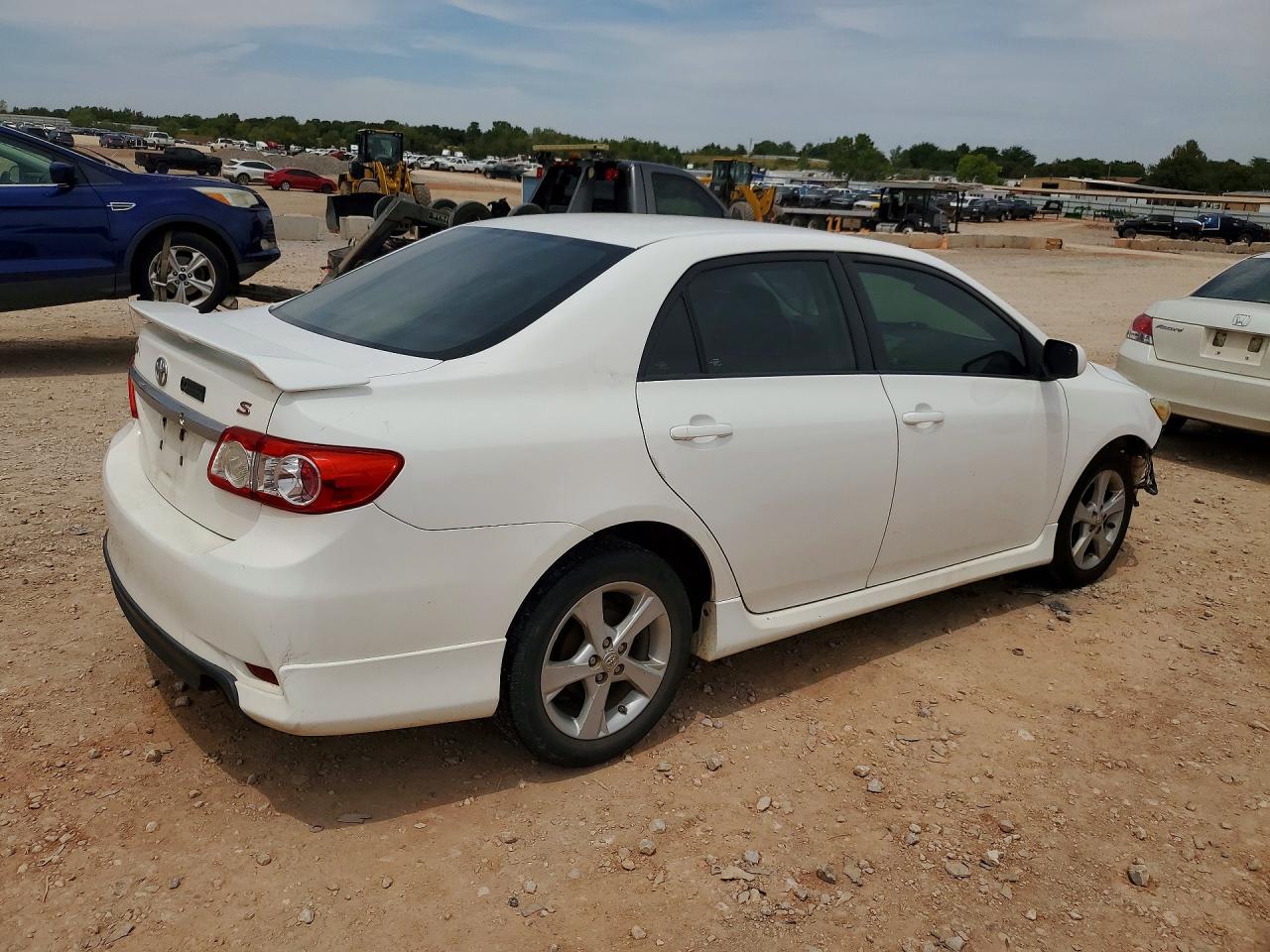 2011 Toyota Corolla S Белый vin: 2T1BU4EE5BC685307
